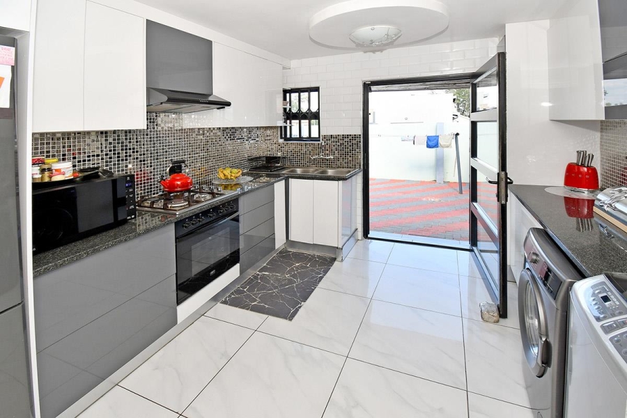 4 Bedroom Property for Sale in Strubenvale Gauteng