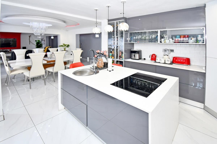 4 Bedroom Property for Sale in Strubenvale Gauteng