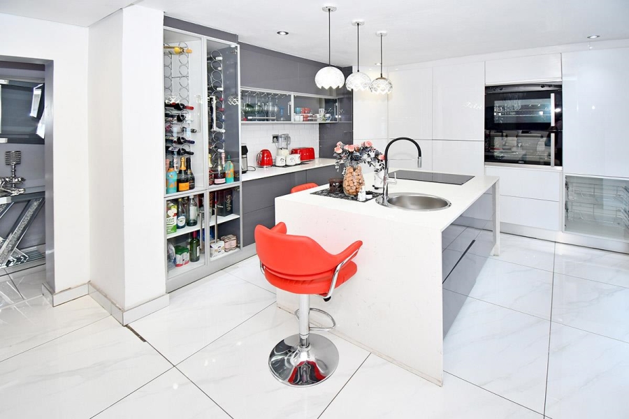 4 Bedroom Property for Sale in Strubenvale Gauteng