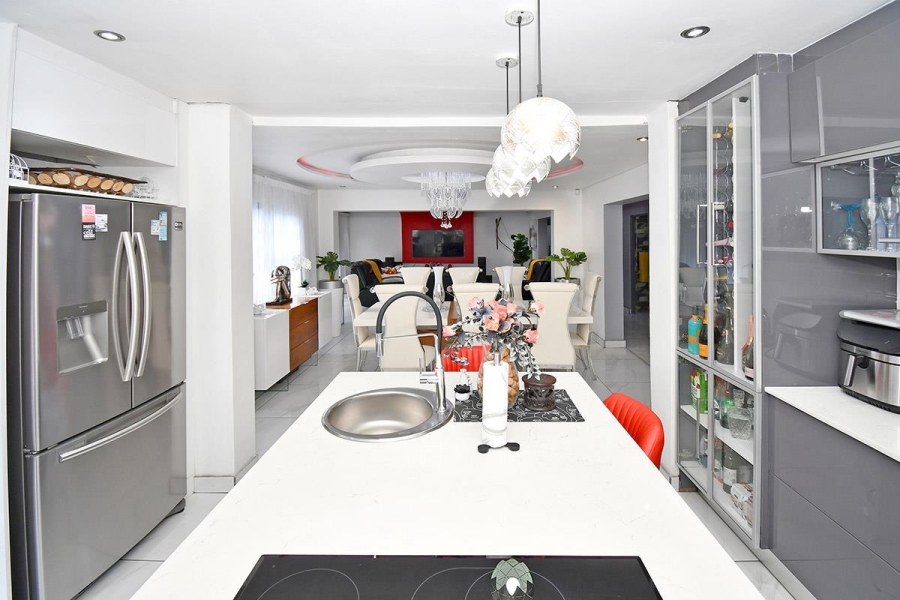 4 Bedroom Property for Sale in Strubenvale Gauteng