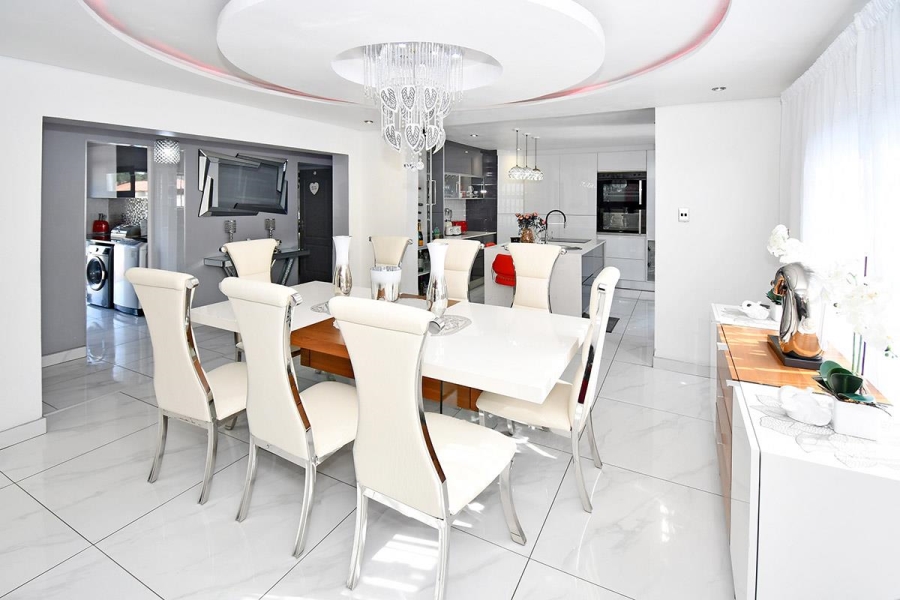 4 Bedroom Property for Sale in Strubenvale Gauteng