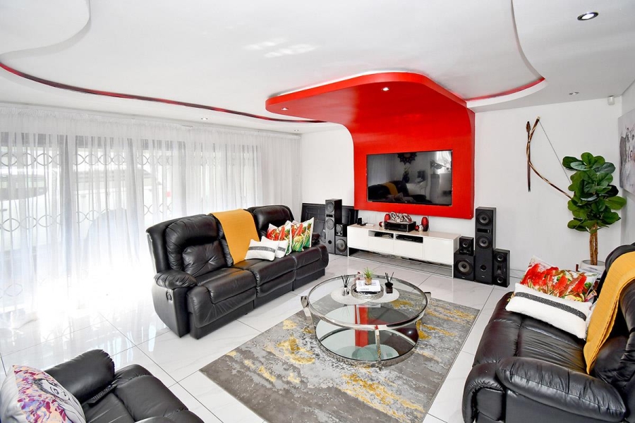 4 Bedroom Property for Sale in Strubenvale Gauteng