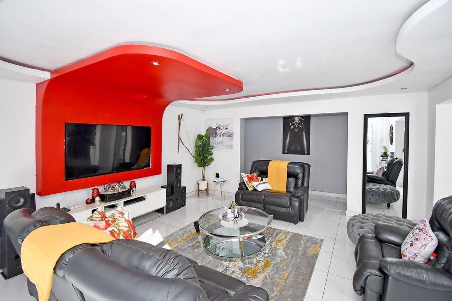 4 Bedroom Property for Sale in Strubenvale Gauteng