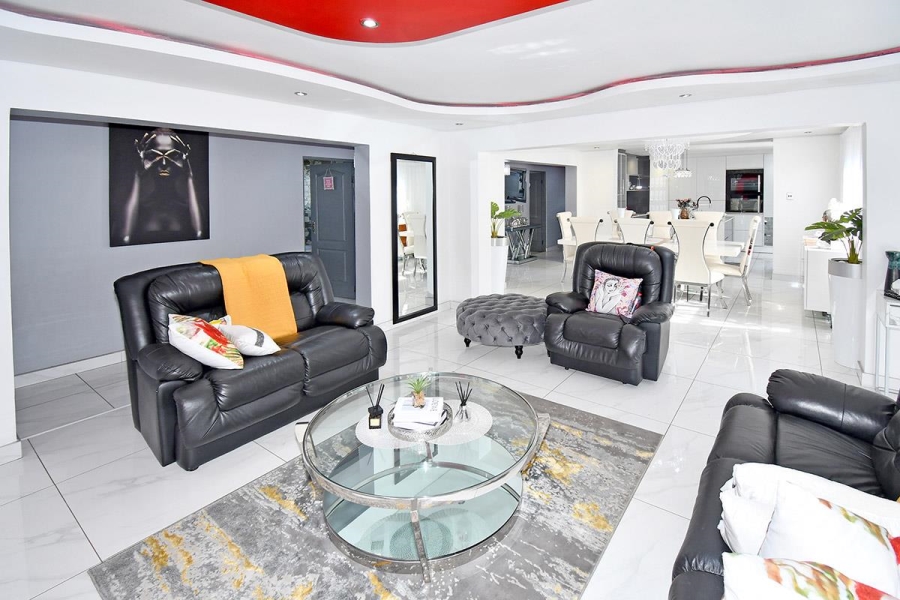 4 Bedroom Property for Sale in Strubenvale Gauteng