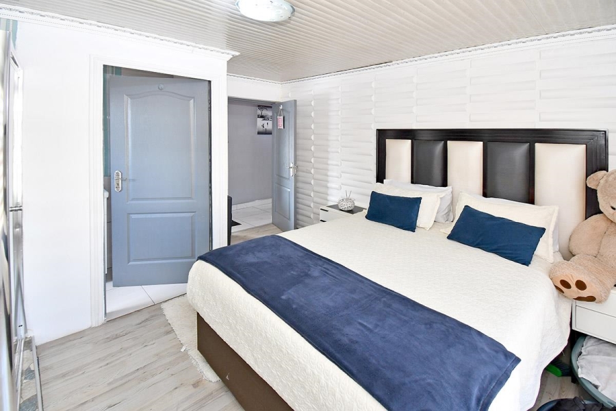 4 Bedroom Property for Sale in Strubenvale Gauteng