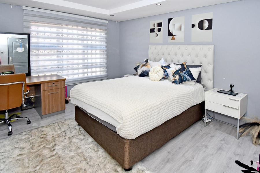 4 Bedroom Property for Sale in Strubenvale Gauteng