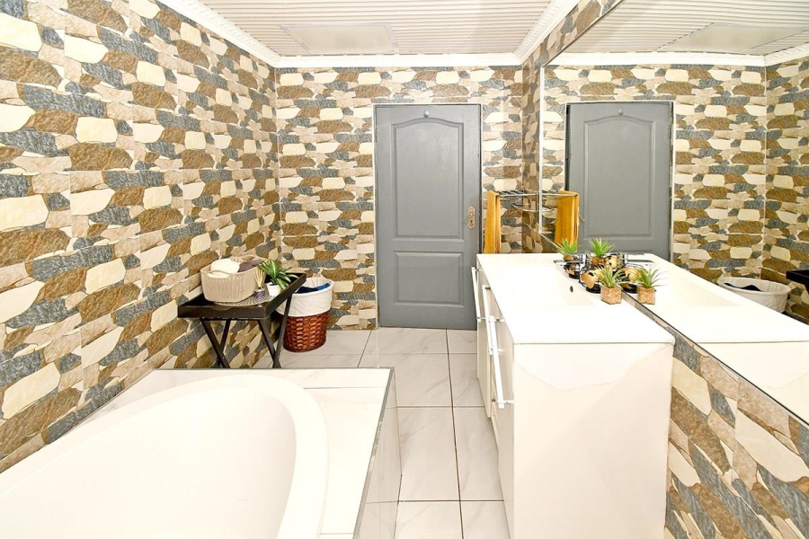 4 Bedroom Property for Sale in Strubenvale Gauteng