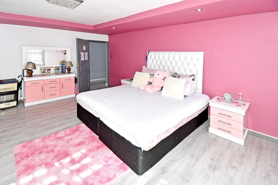 4 Bedroom Property for Sale in Strubenvale Gauteng