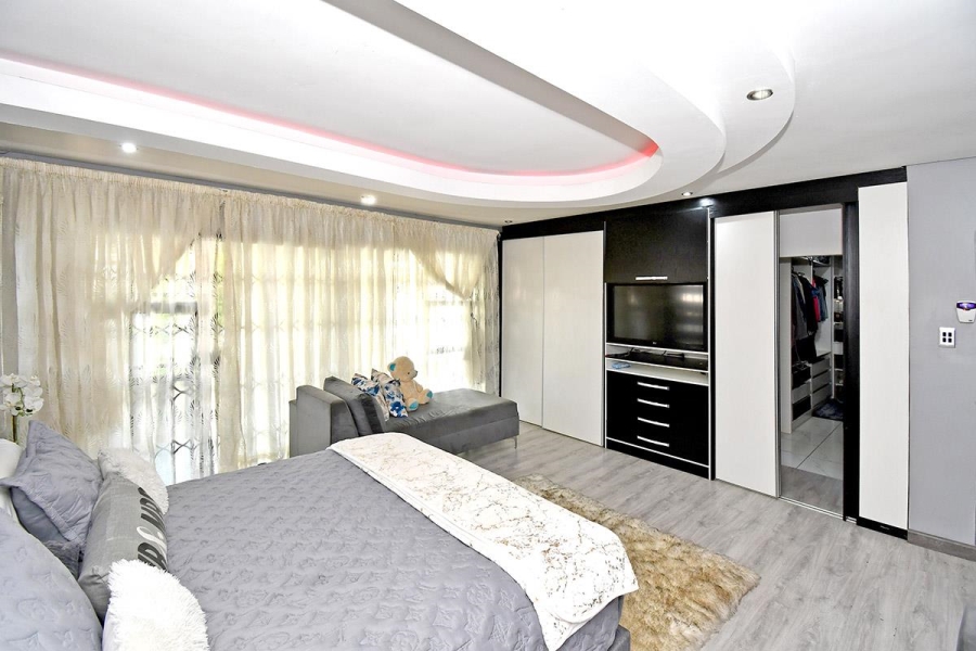 4 Bedroom Property for Sale in Strubenvale Gauteng