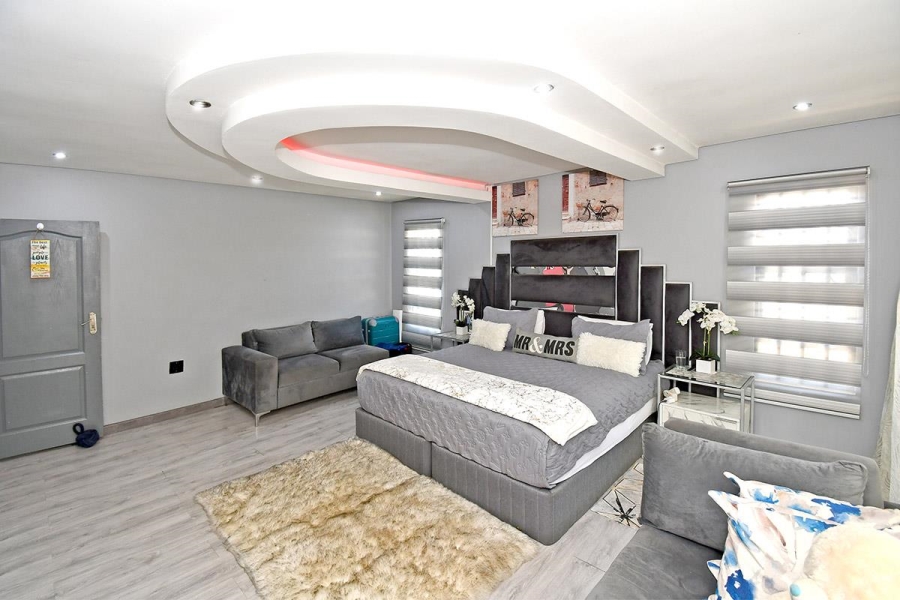 4 Bedroom Property for Sale in Strubenvale Gauteng