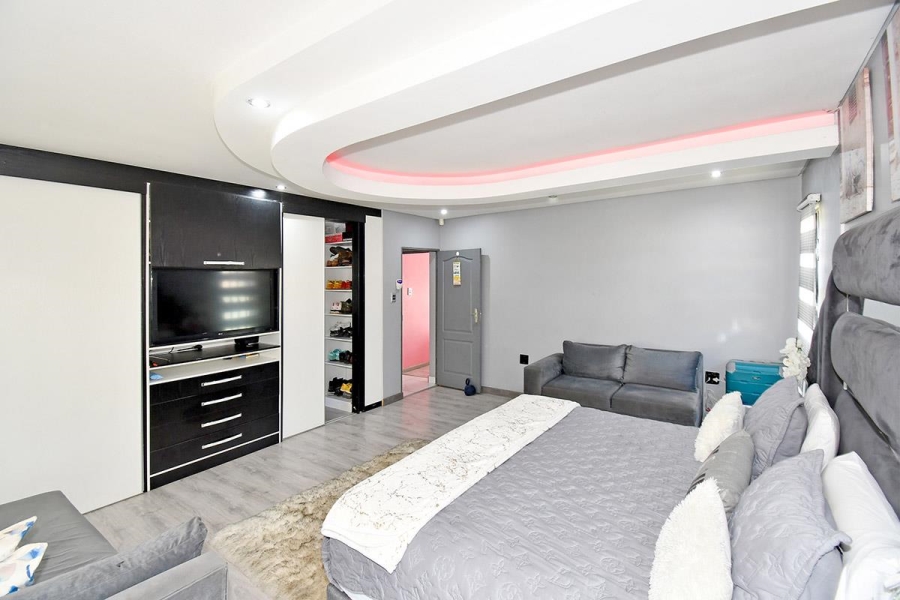 4 Bedroom Property for Sale in Strubenvale Gauteng