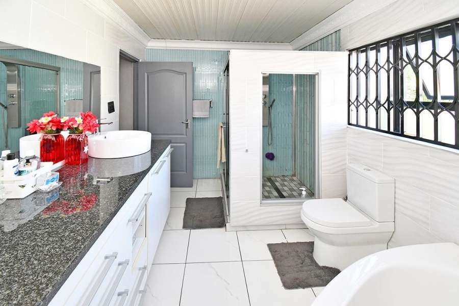 4 Bedroom Property for Sale in Strubenvale Gauteng