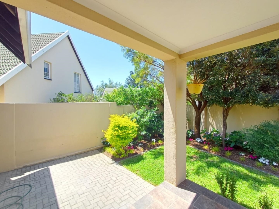 To Let 2 Bedroom Property for Rent in Sonneglans Gauteng