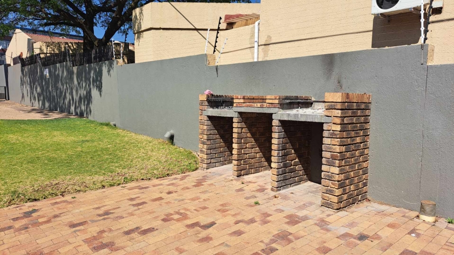 To Let 2 Bedroom Property for Rent in Ferndale Gauteng