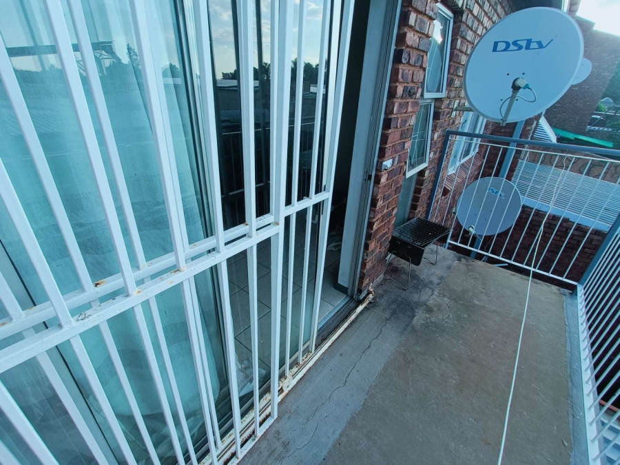 2 Bedroom Property for Sale in The Reeds Gauteng