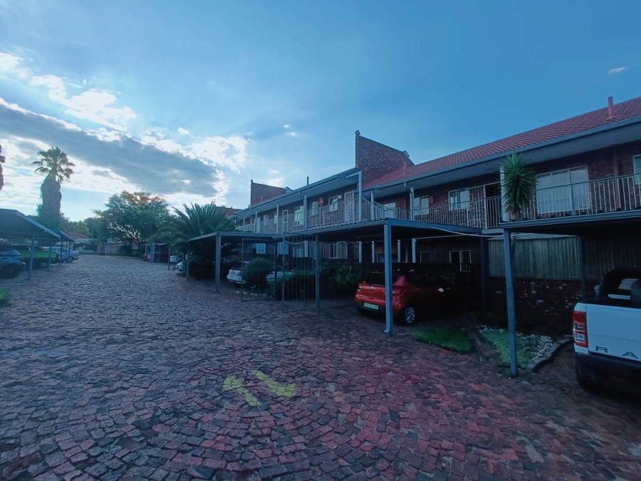 2 Bedroom Property for Sale in The Reeds Gauteng