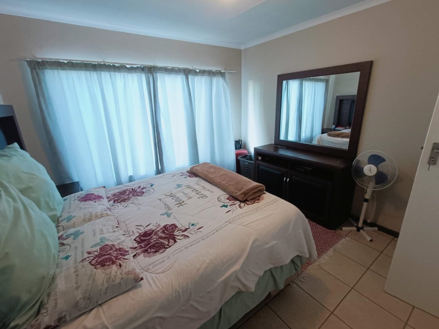 2 Bedroom Property for Sale in The Reeds Gauteng