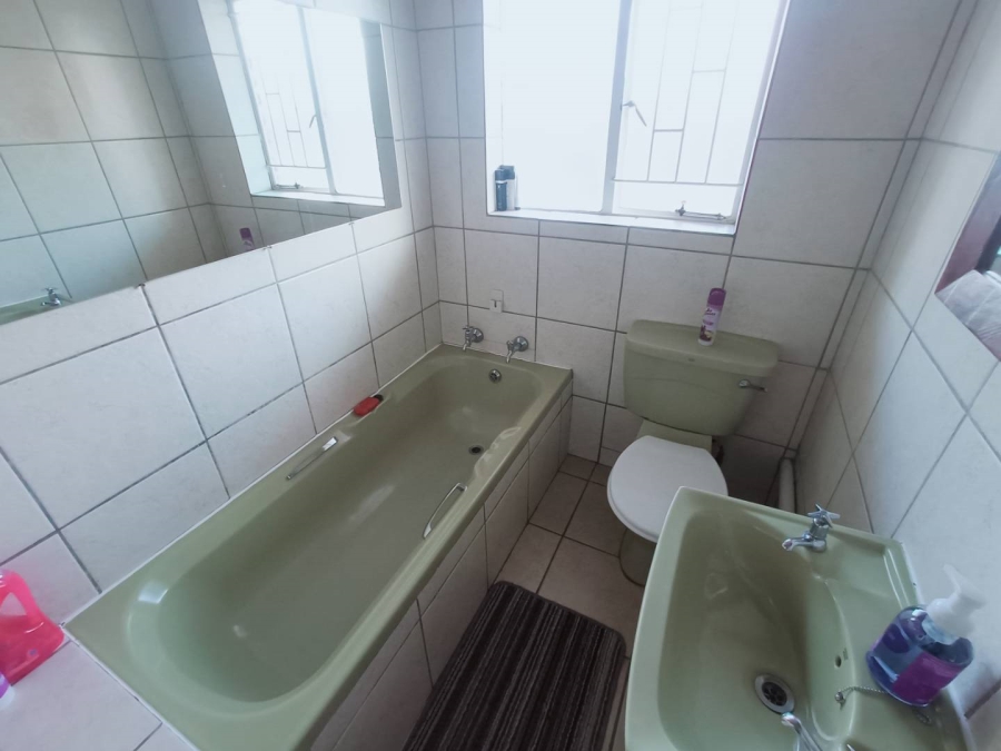 2 Bedroom Property for Sale in The Reeds Gauteng