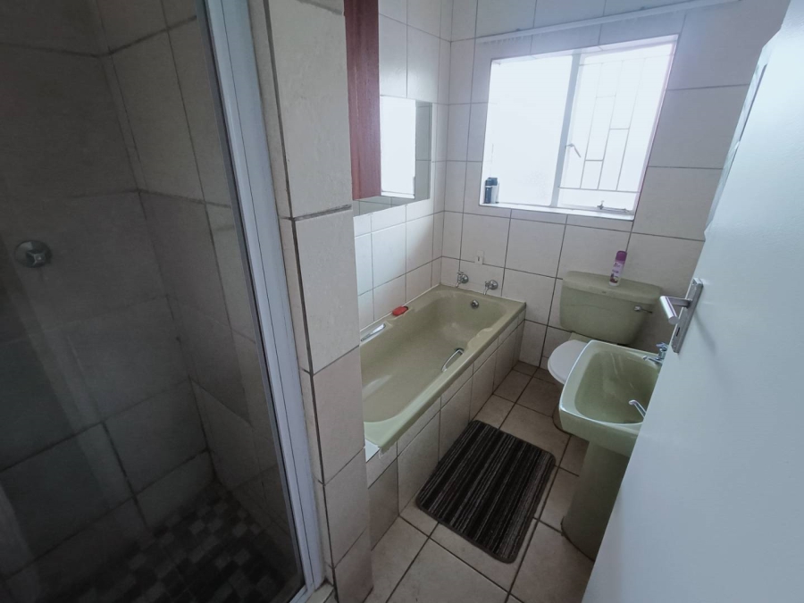 2 Bedroom Property for Sale in The Reeds Gauteng