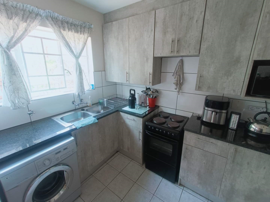 2 Bedroom Property for Sale in Hennopspark Gauteng