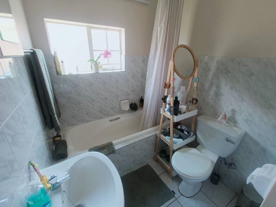 2 Bedroom Property for Sale in Hennopspark Gauteng