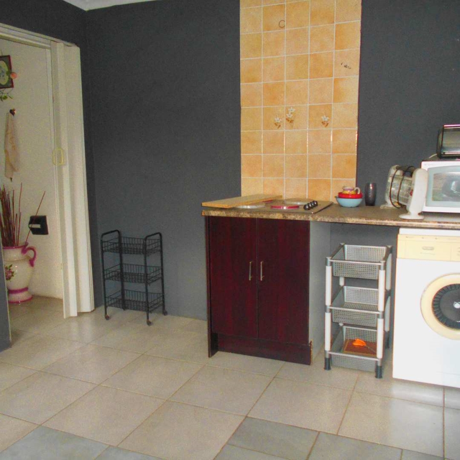 To Let 1 Bedroom Property for Rent in Brackendowns Gauteng