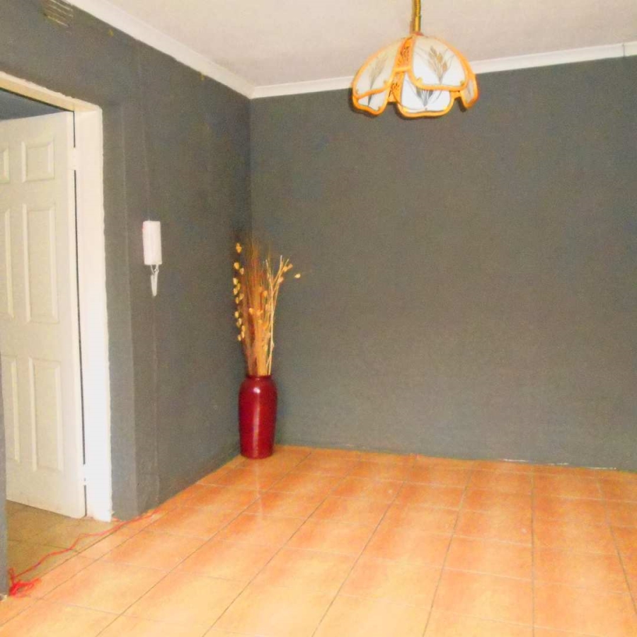 To Let 1 Bedroom Property for Rent in Brackendowns Gauteng