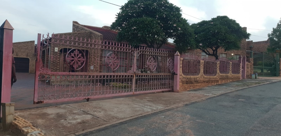 3 Bedroom Property for Sale in Soshanguve DD Gauteng