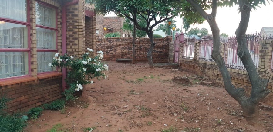 3 Bedroom Property for Sale in Soshanguve DD Gauteng