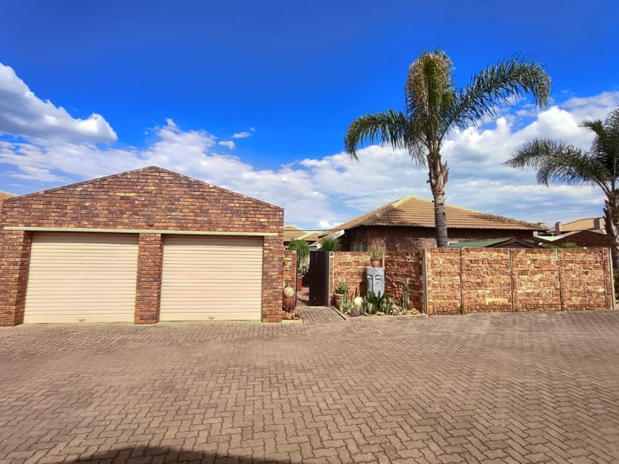 2 Bedroom Property for Sale in Andeon Gauteng