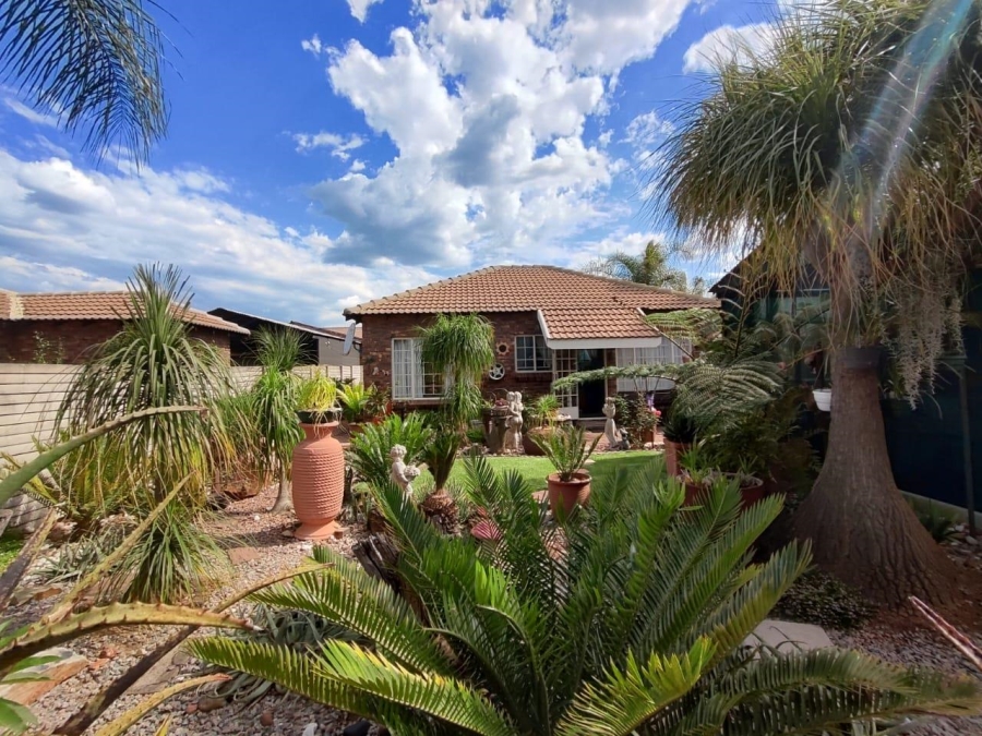 2 Bedroom Property for Sale in Andeon Gauteng