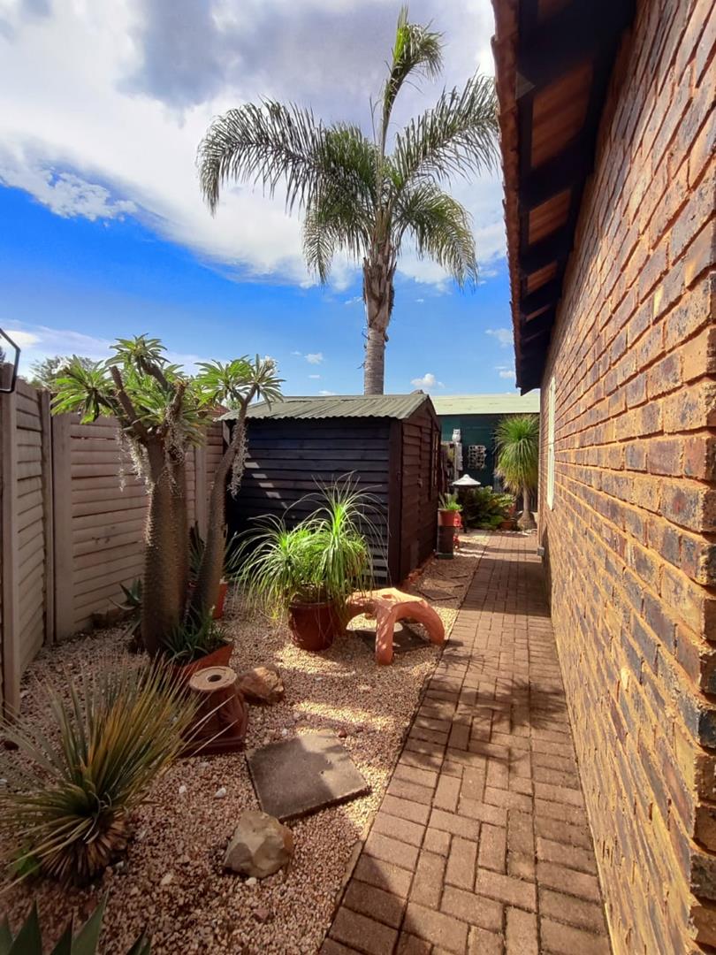 2 Bedroom Property for Sale in Andeon Gauteng