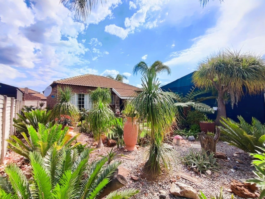 2 Bedroom Property for Sale in Andeon Gauteng