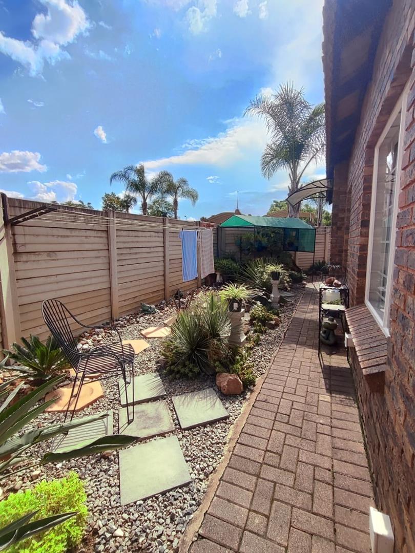 2 Bedroom Property for Sale in Andeon Gauteng