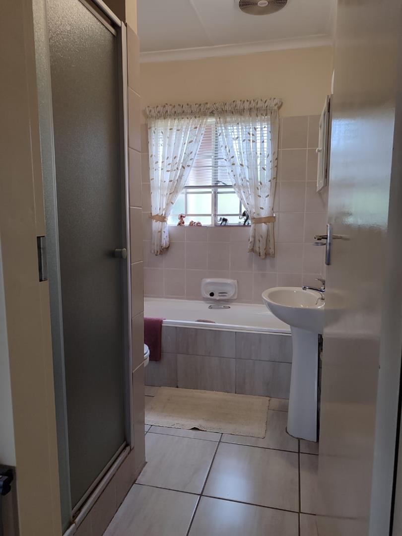 2 Bedroom Property for Sale in Andeon Gauteng