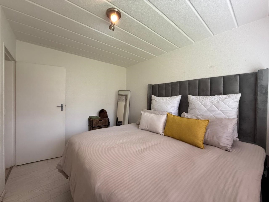 2 Bedroom Property for Sale in Morningside Hills Gauteng