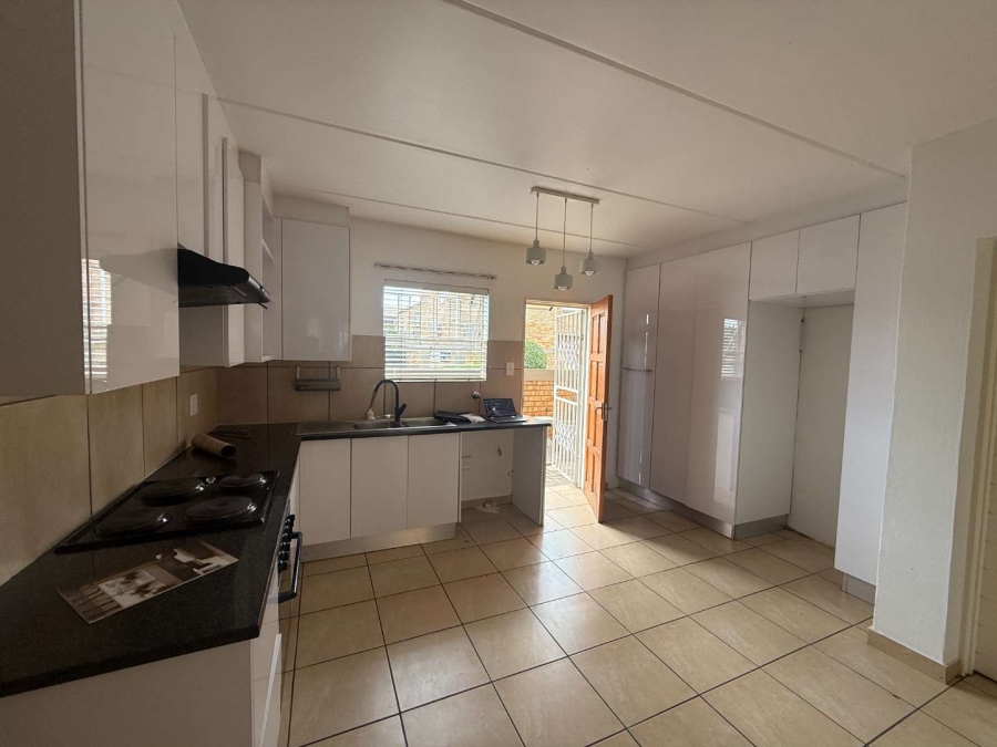 To Let 3 Bedroom Property for Rent in Wilgeheuwel Gauteng