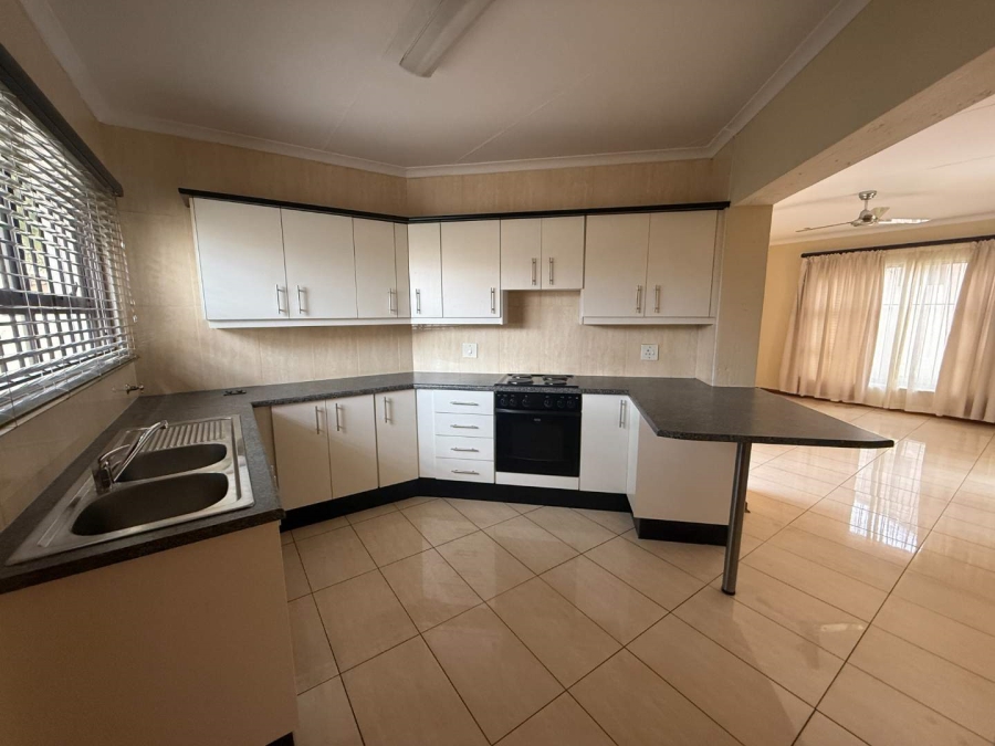 To Let 3 Bedroom Property for Rent in Radiokop Gauteng