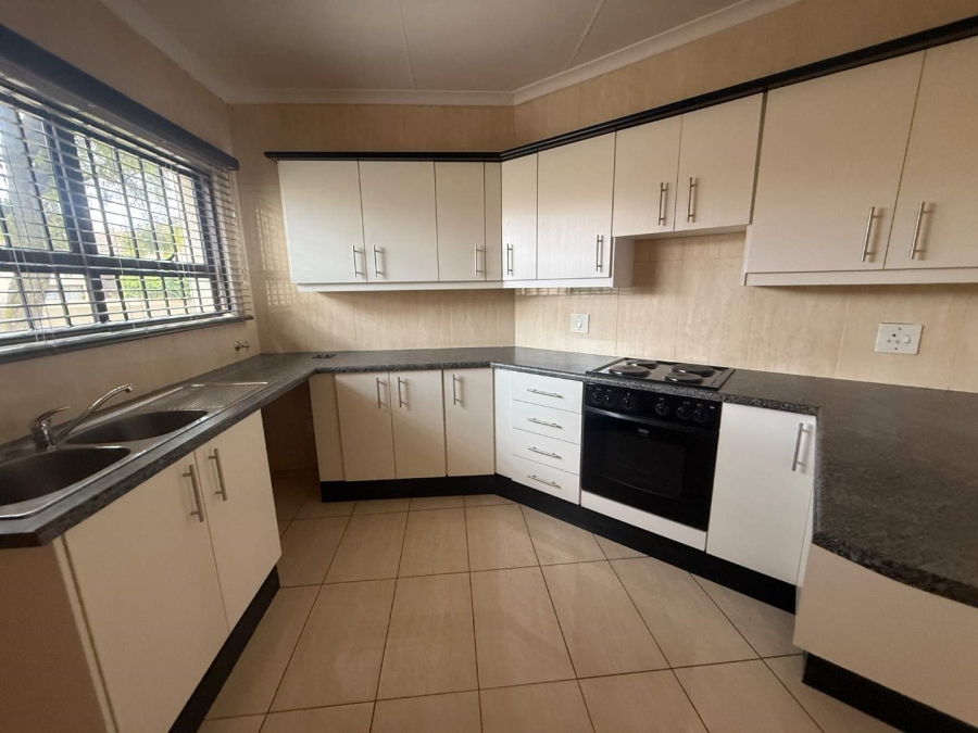 To Let 3 Bedroom Property for Rent in Radiokop Gauteng