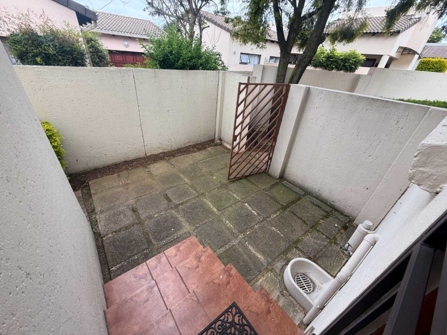 To Let 3 Bedroom Property for Rent in Radiokop Gauteng