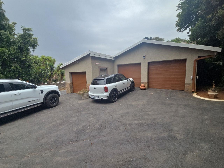 To Let 4 Bedroom Property for Rent in Roodekrans Gauteng