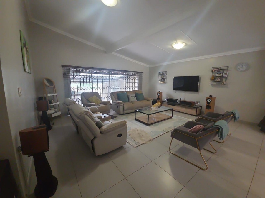 To Let 4 Bedroom Property for Rent in Roodekrans Gauteng