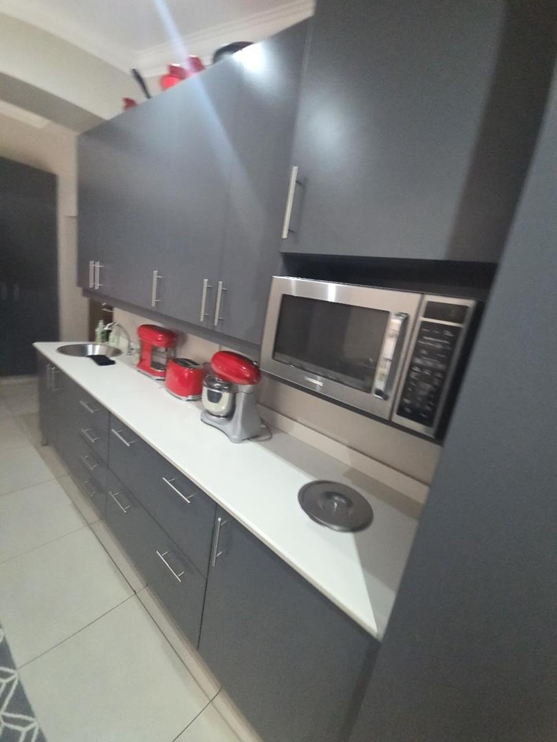To Let 4 Bedroom Property for Rent in Roodekrans Gauteng