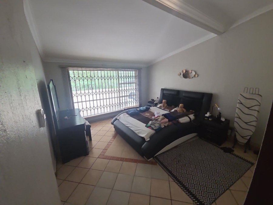 To Let 4 Bedroom Property for Rent in Roodekrans Gauteng