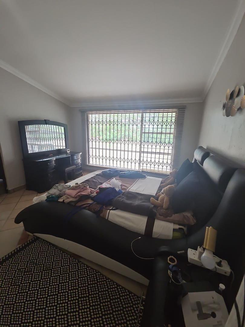 To Let 4 Bedroom Property for Rent in Roodekrans Gauteng