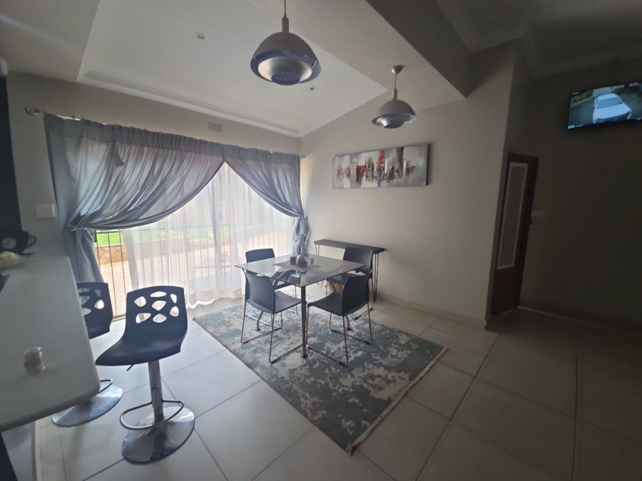 To Let 4 Bedroom Property for Rent in Roodekrans Gauteng