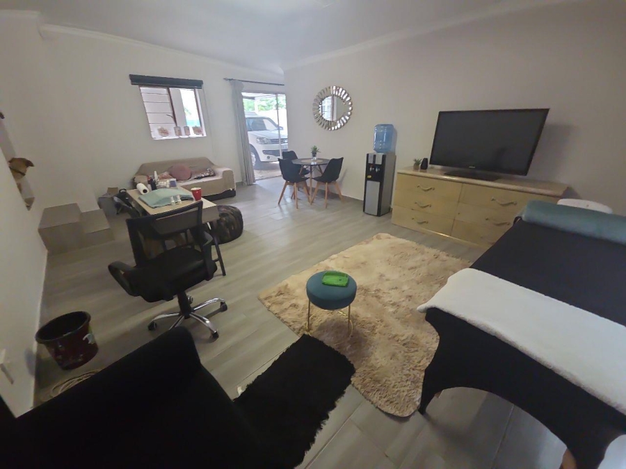 To Let 4 Bedroom Property for Rent in Roodekrans Gauteng