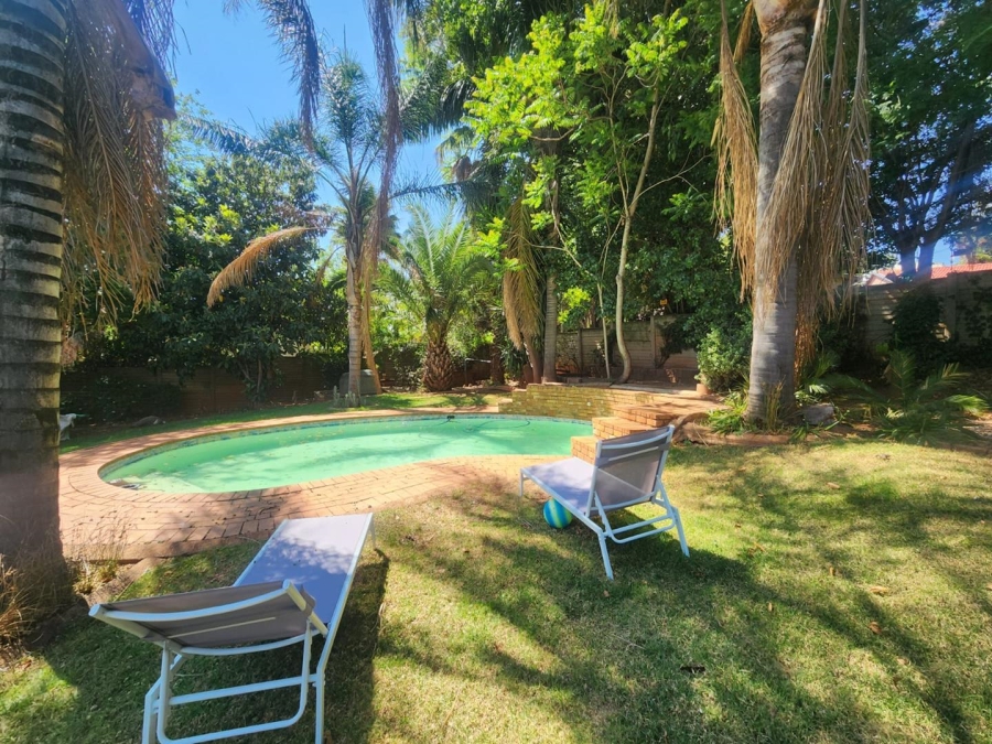 To Let 4 Bedroom Property for Rent in Roodekrans Gauteng