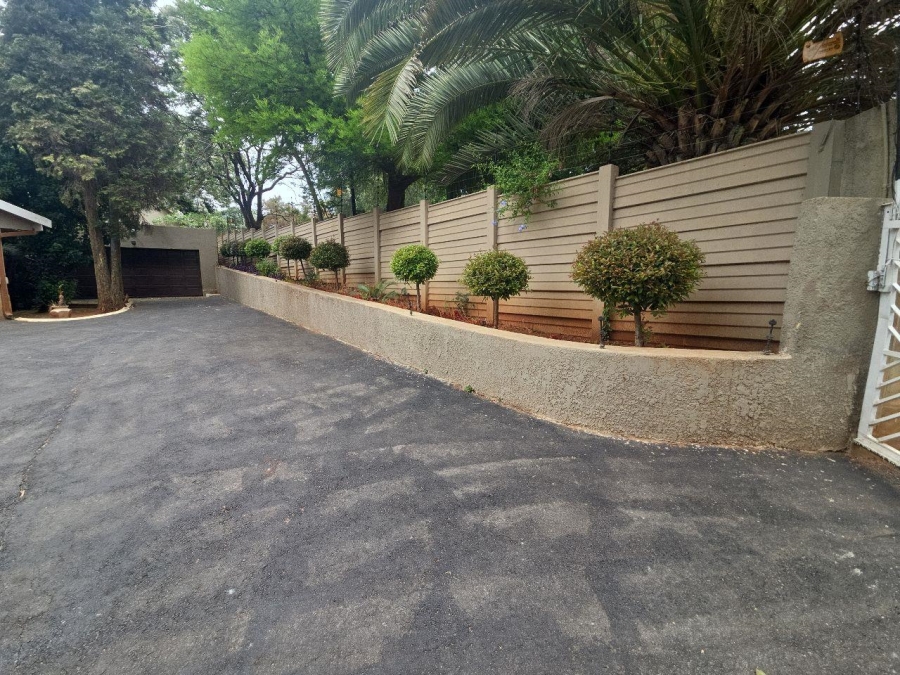 To Let 4 Bedroom Property for Rent in Roodekrans Gauteng