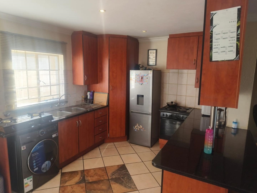 To Let 2 Bedroom Property for Rent in La Montagne Gauteng